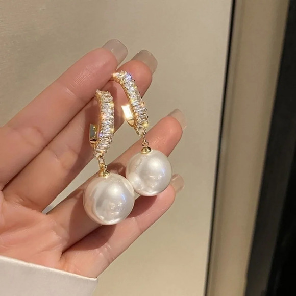 Elegant Pearl Earrings - Picture 3 of 3